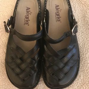 Size 39 Algeria black leather slides